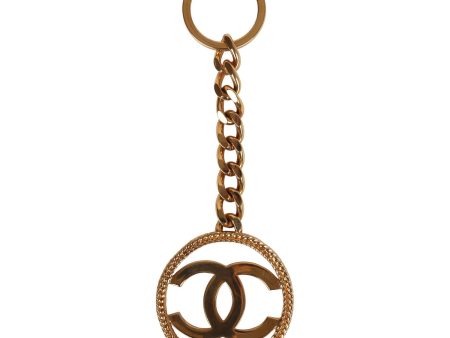 Vintage Chanel 24K Gold Plated CC in Circle Keychain Fashion