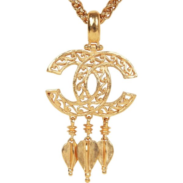 Vintage Chanel 24K Gold Plated Filigree Cut-Out CC Pendant Necklace Fashion